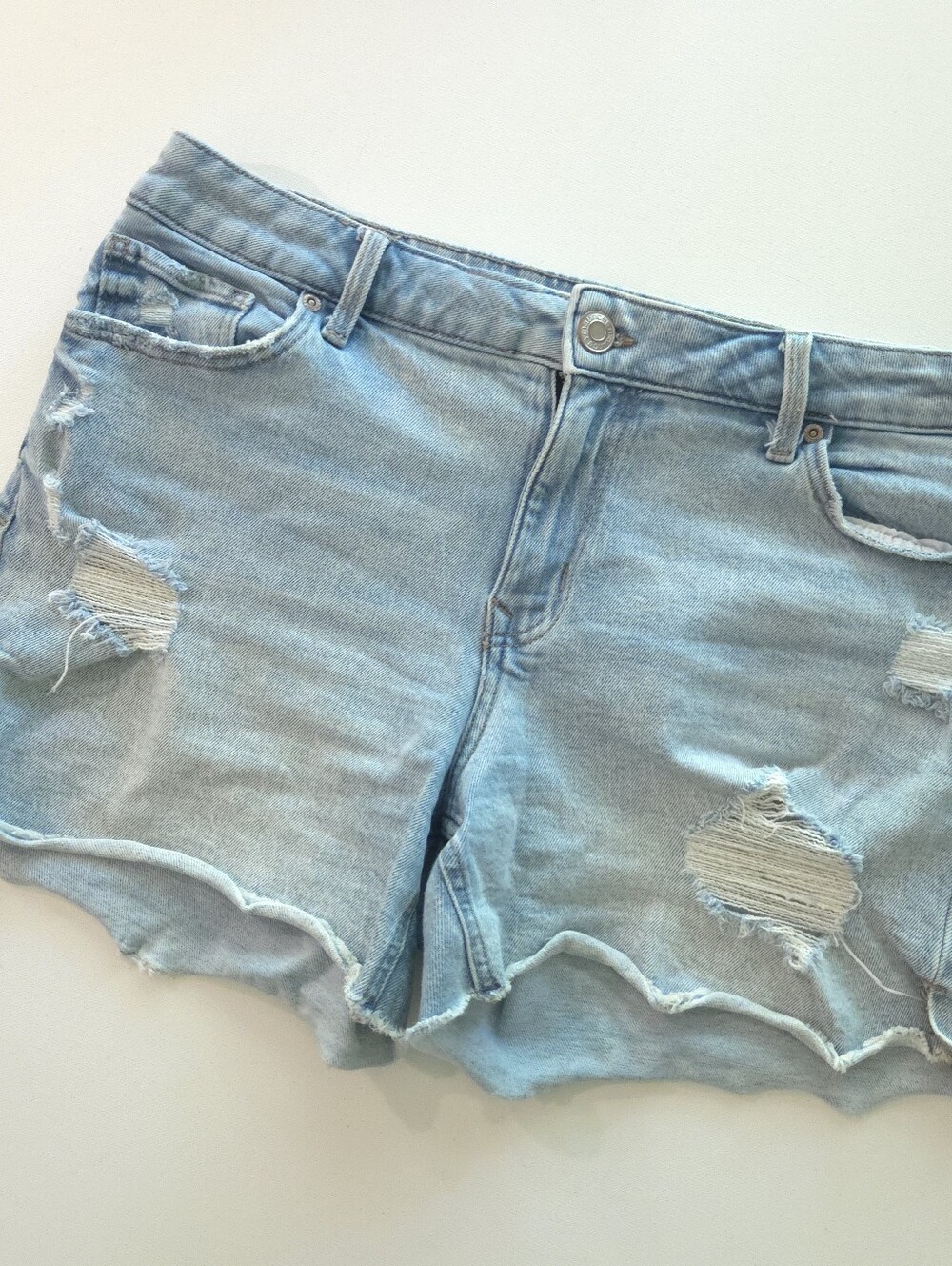 🩵 M Jeans by Maurices Distressed Denim Shorts | Women's Size 14 | Mid Rise